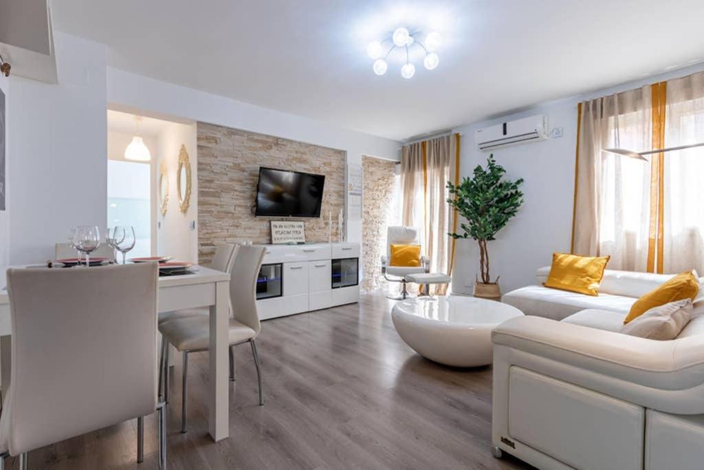 Triana Maestro Deluxe By Valcambre Sevilla